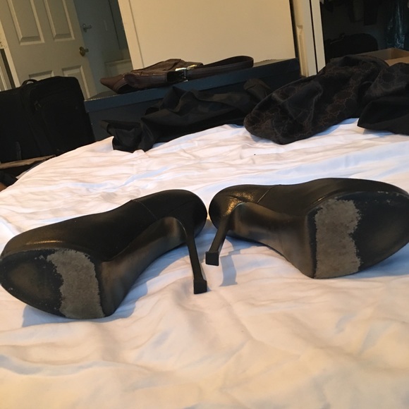 Yves Saint Laurent black leather platform pumps - Picture 6 of 6